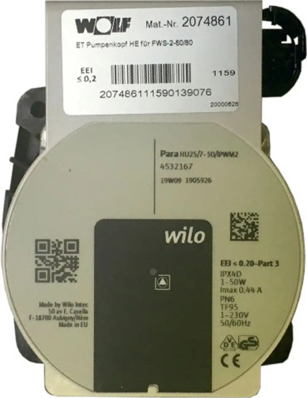 Pumpenkopf von Wolf mit Typenbezeichnung und technischen Angaben. Enthält QR-Code und Daten zur Energieeffizienz, IP-Schutzklasse und maximaler Stromstärke.
